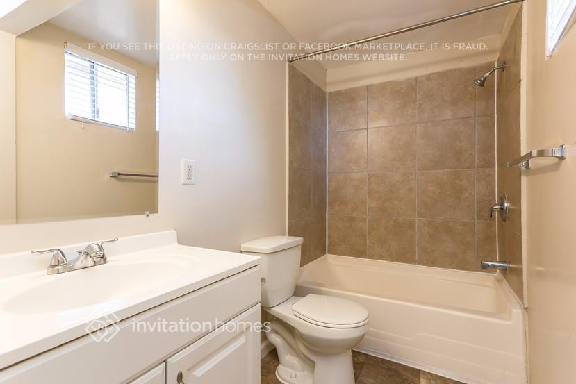 Building Photo - 2980 Rollingwood Dr