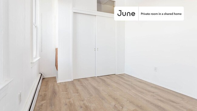 Building Photo - Room in Shared 4 bed/1 bath home