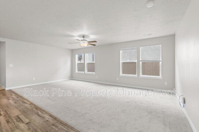 Building Photo - 7684 S Seabreeze Way