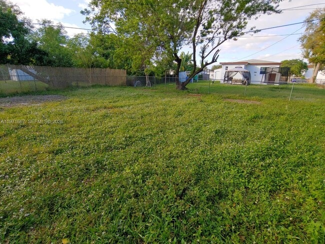 Building Photo - 1465 NE 149th St