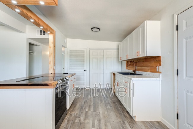 Building Photo - 2525 63rd St