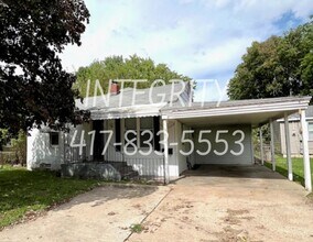 Building Photo - 1631 E 8th St N