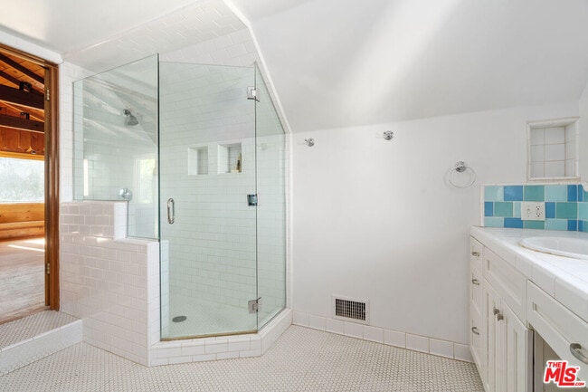 Building Photo - 3705 Fredonia Dr