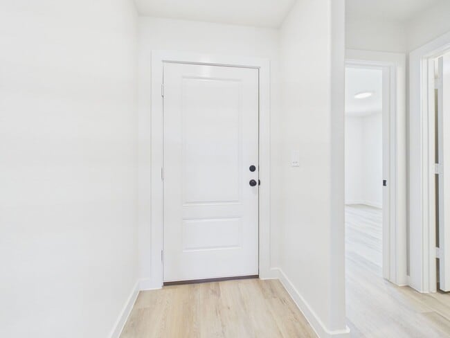 Building Photo - Great 2 Bedroom in West Plains District