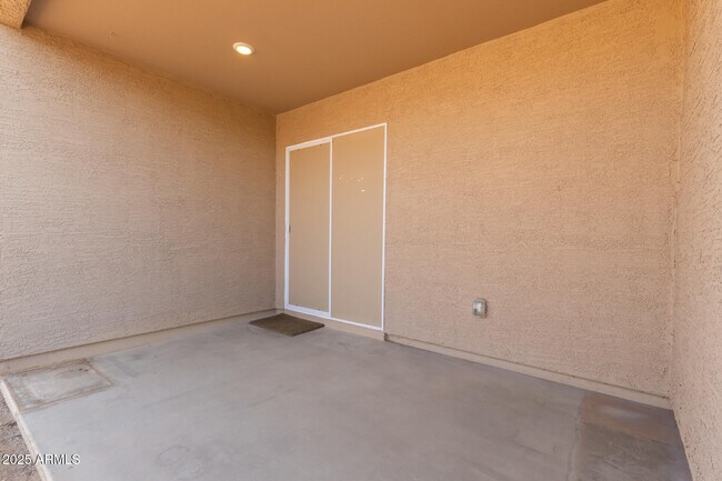 Building Photo - 1610 W Laguna Dr