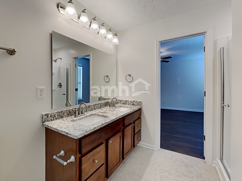 Building Photo - 13139 N Elster Way