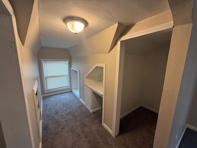 Building Photo - Renovated 3-Bedroom Home – We Welcome Sect...