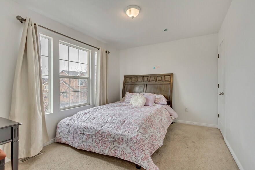 Building Photo - 7611 S Yellowwood Ln