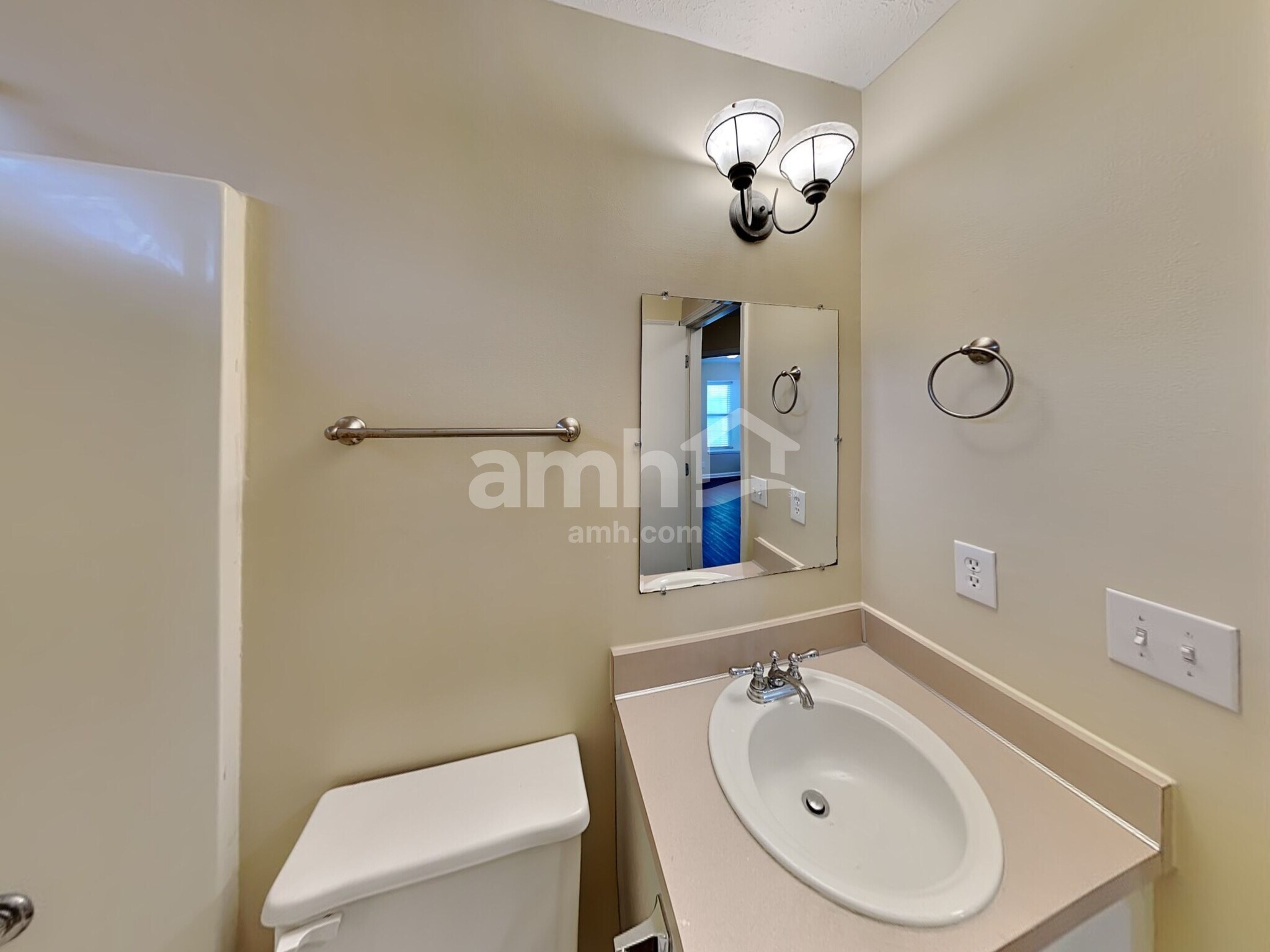 Building Photo - 5606 Royal Ct