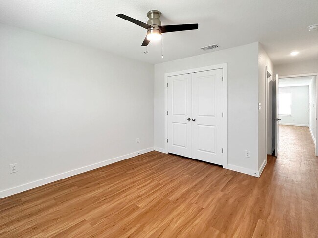 Building Photo - Charming Country Living with Modern Comforts!