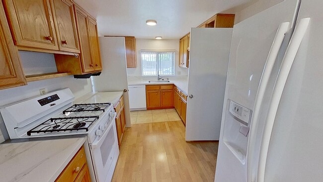 Building Photo - 4 Bedroom/2 Bathroom house in Goleta