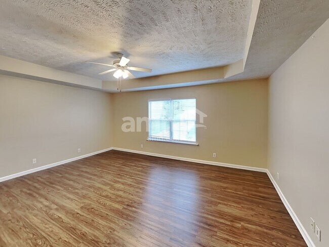 Building Photo - 7827 Rainey Dr