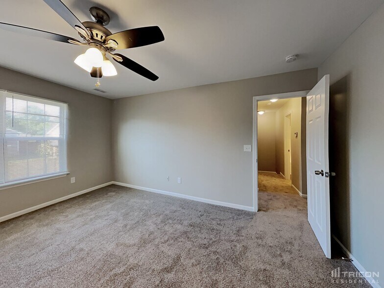 Building Photo - 1316 Crandon Dr