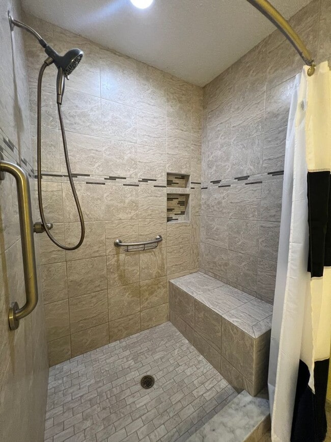 Building Photo - Spacious Efficiency _ In Law Suite_ Fort P...