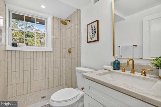 Building Photo - 8915 Sylvania St