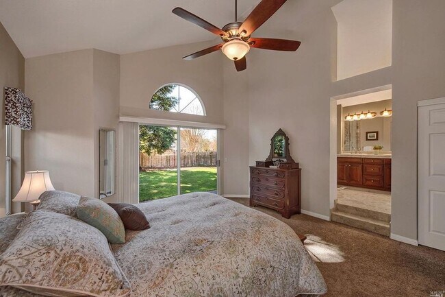Building Photo - Beautiful Home in the Lakewood Hills Gated...