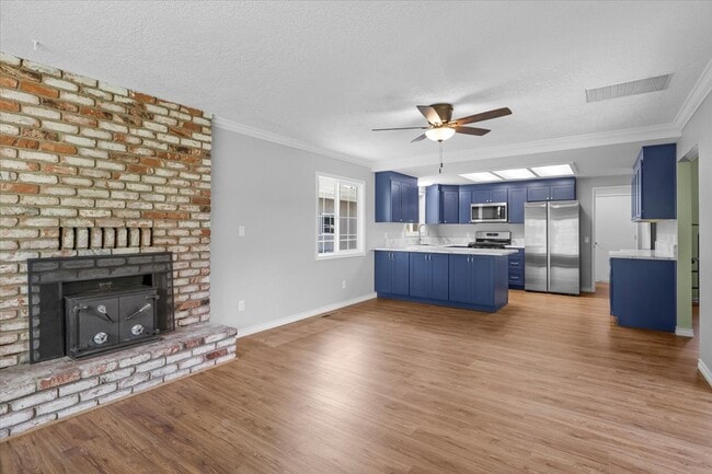 Building Photo - 966 S Shasta Ave