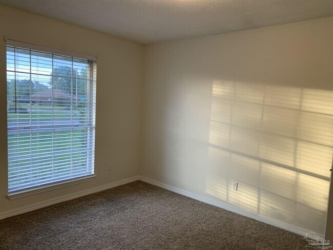 Building Photo - 4003 Lochmoor Dr