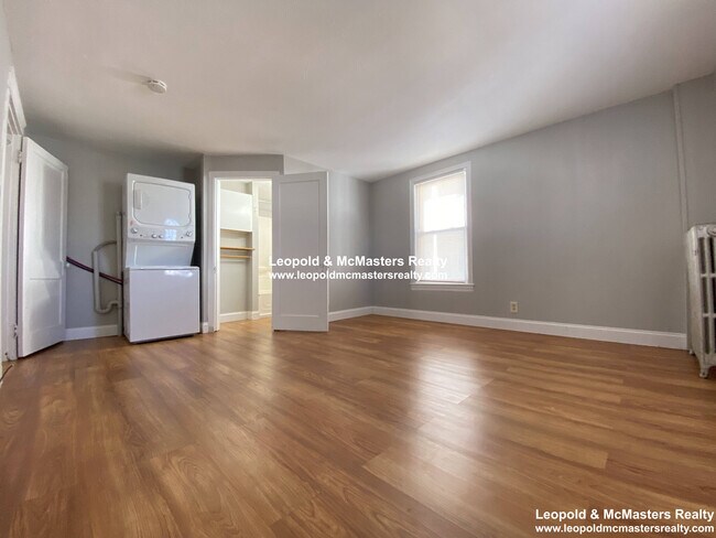 Building Photo - 124 3rd St