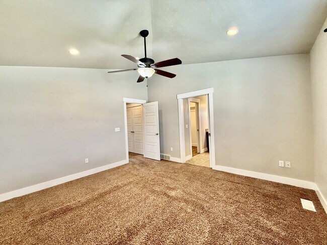 Building Photo - 6928 Village River Ln