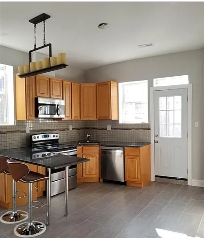 Building Photo - 718 S 51st St