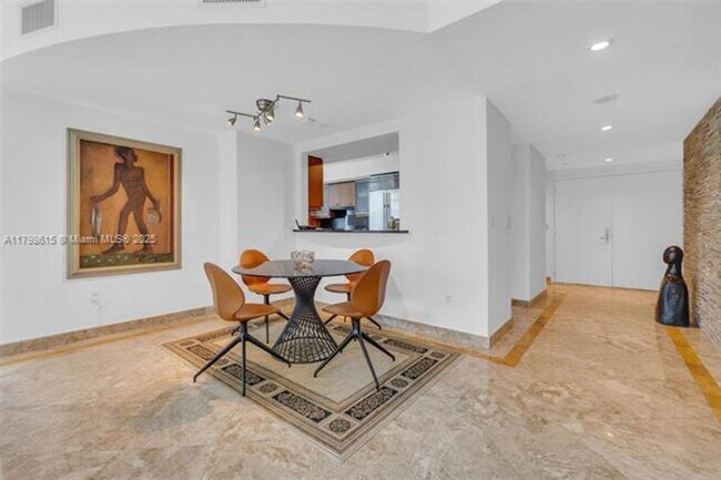 Building Photo - 1331 Brickell Bay Dr