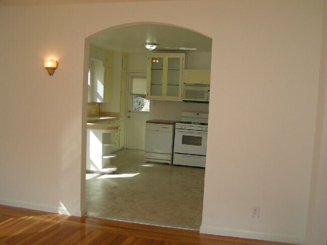 Building Photo - 2204 Castro St