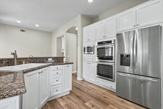 Building Photo - 4614 Via Del Rancho