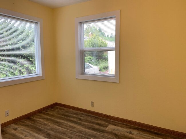 Building Photo - 605 Beech St