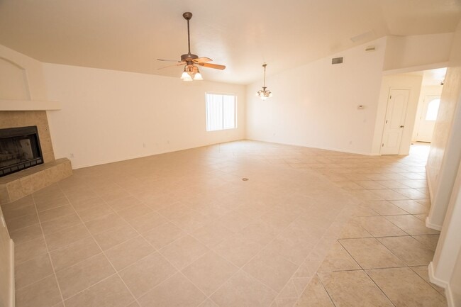 Building Photo - Charming 3-bedroom, 2-bathroom Home w/ 2 C...