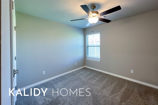 Building Photo - 805 Red River Dr