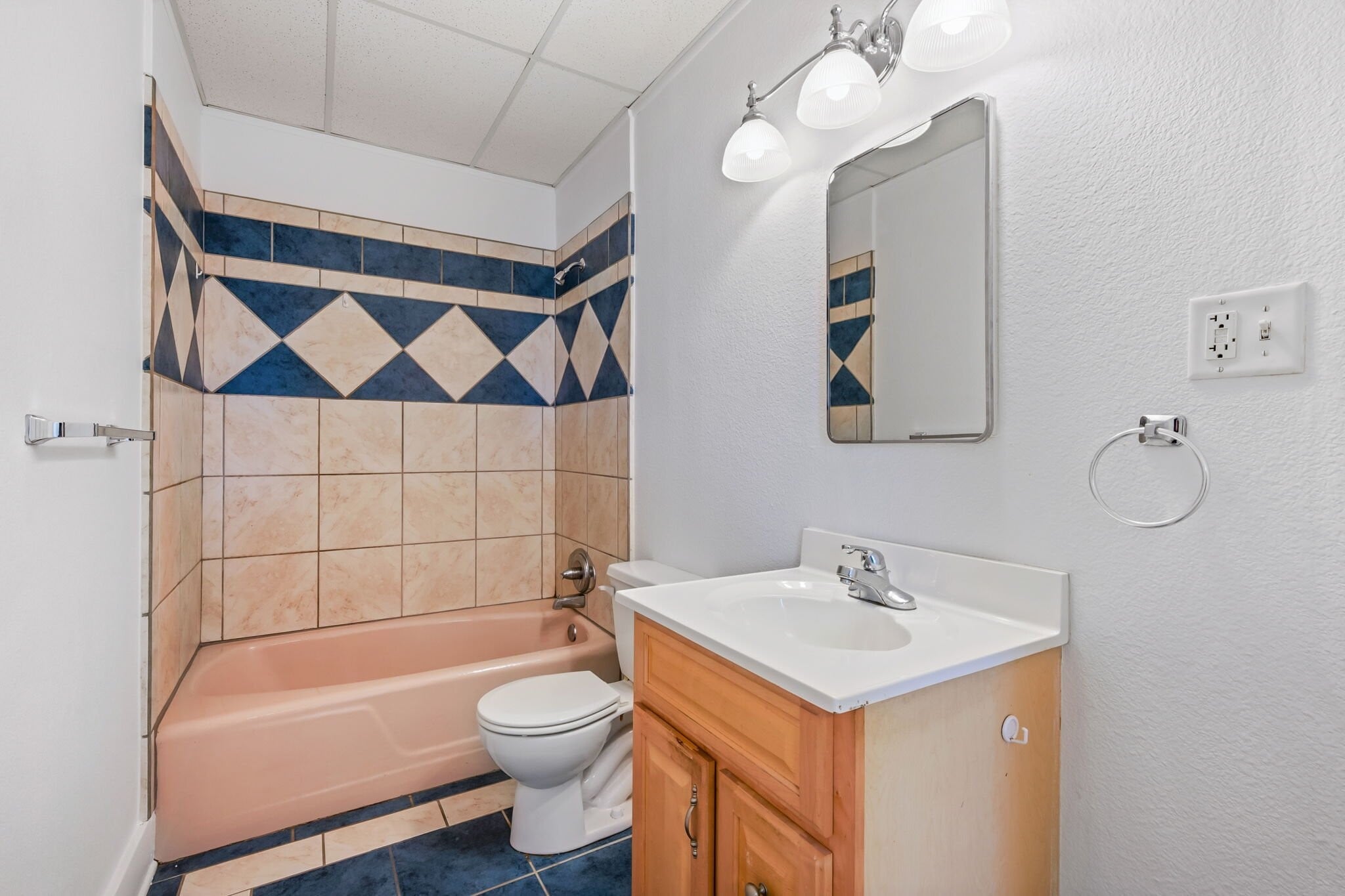 Building Photo - 5 S Parish Ave