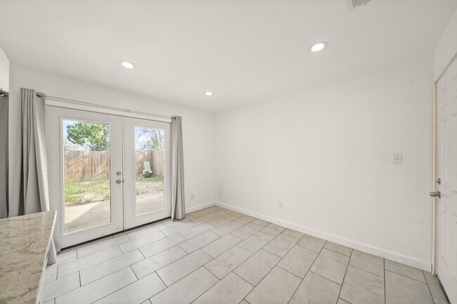 Building Photo - 4428 Stanford Ct