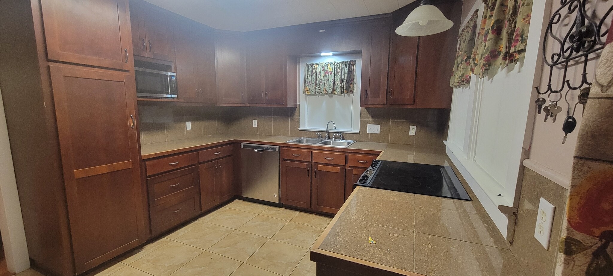 Kitchen - 708 Vincent St