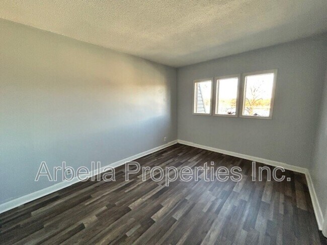 Building Photo - 103 Angeline Dr