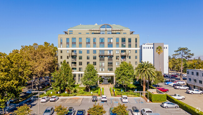 Building Photo - Vendome Place