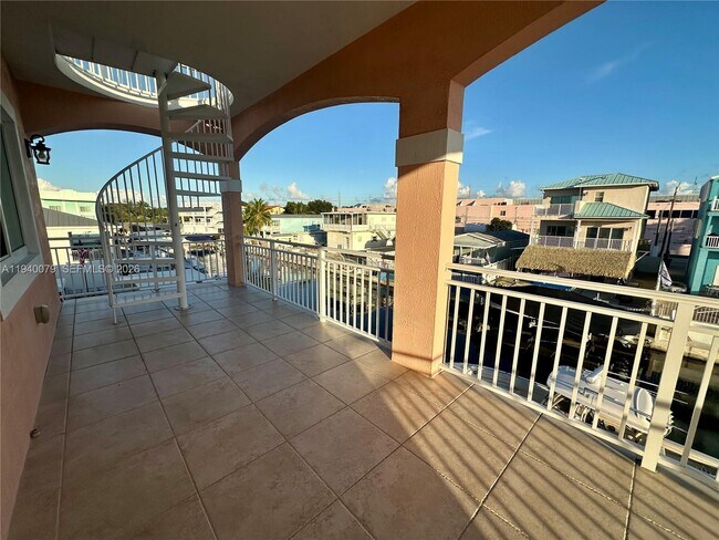 Building Photo - 1516 Aqueduct Ln