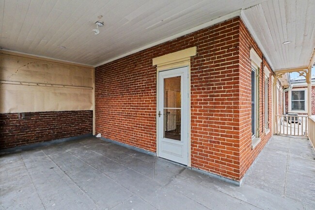Building Photo - 36 W Pomfret St