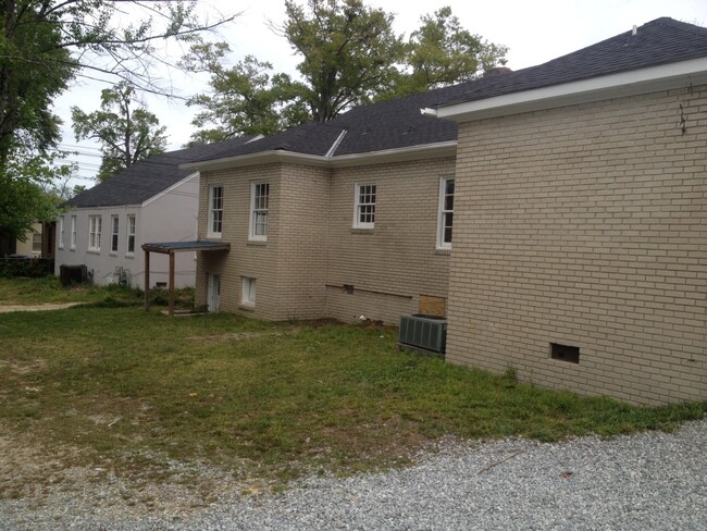 Building Photo - **UPCOMING**3 Bedroom / 2 Bathroom Home fo...