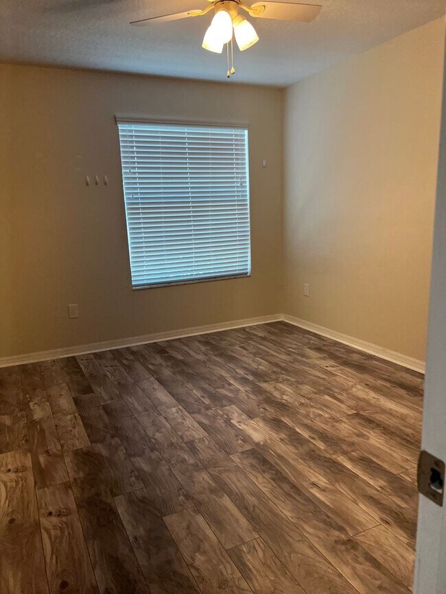 Building Photo - Independence/Signature Lakes