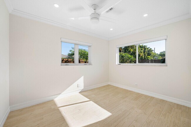 Building Photo - 1061 NW 3rd St