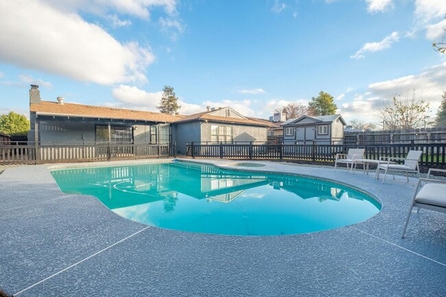 Building Photo - Clovis Oasis Stunning 4-Bed Home with Pool!