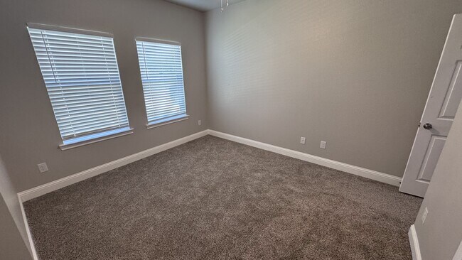 Building Photo - 803 Sayle St