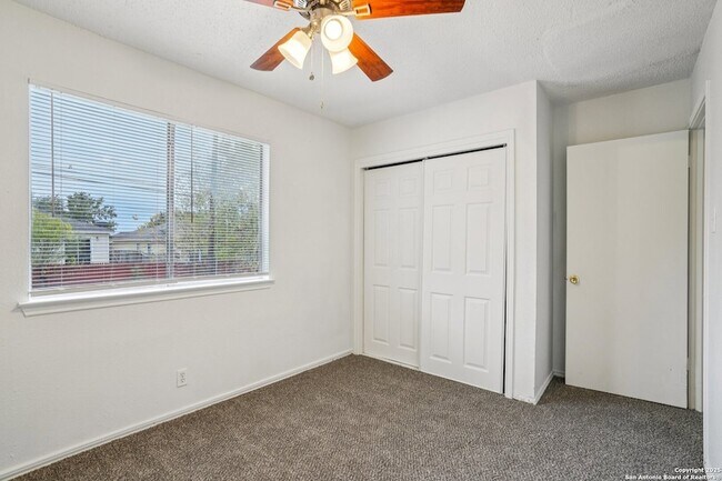 Building Photo - 6222 Candleview Ct