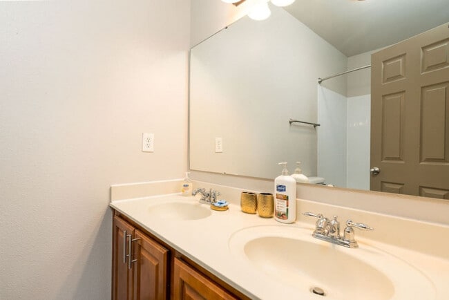 Building Photo - 4714 Cameron Ridge Dr