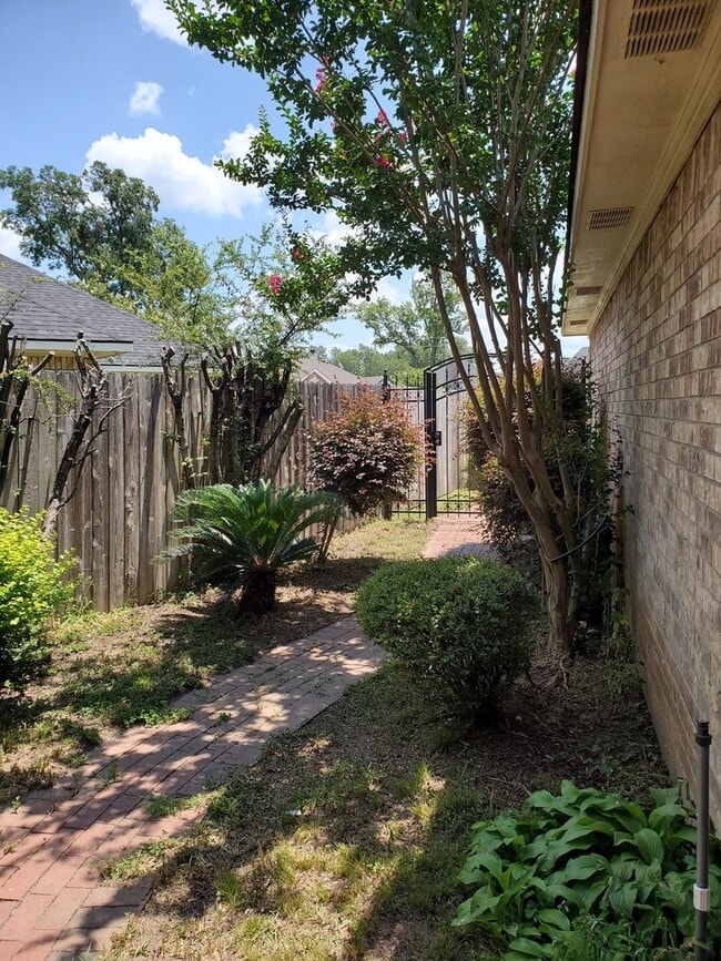 Building Photo - Plantation Trace Garden Homes