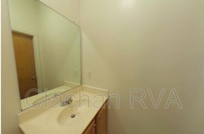 Building Photo - 301 Goshen St