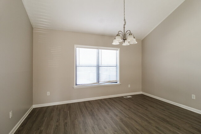 Building Photo - 8950 Western Pines Ct