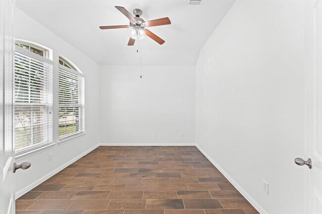 Building Photo - 5610 Glenfield Spring Ln