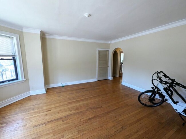 Building Photo - 1 bedroom in CHICAGO IL 60659